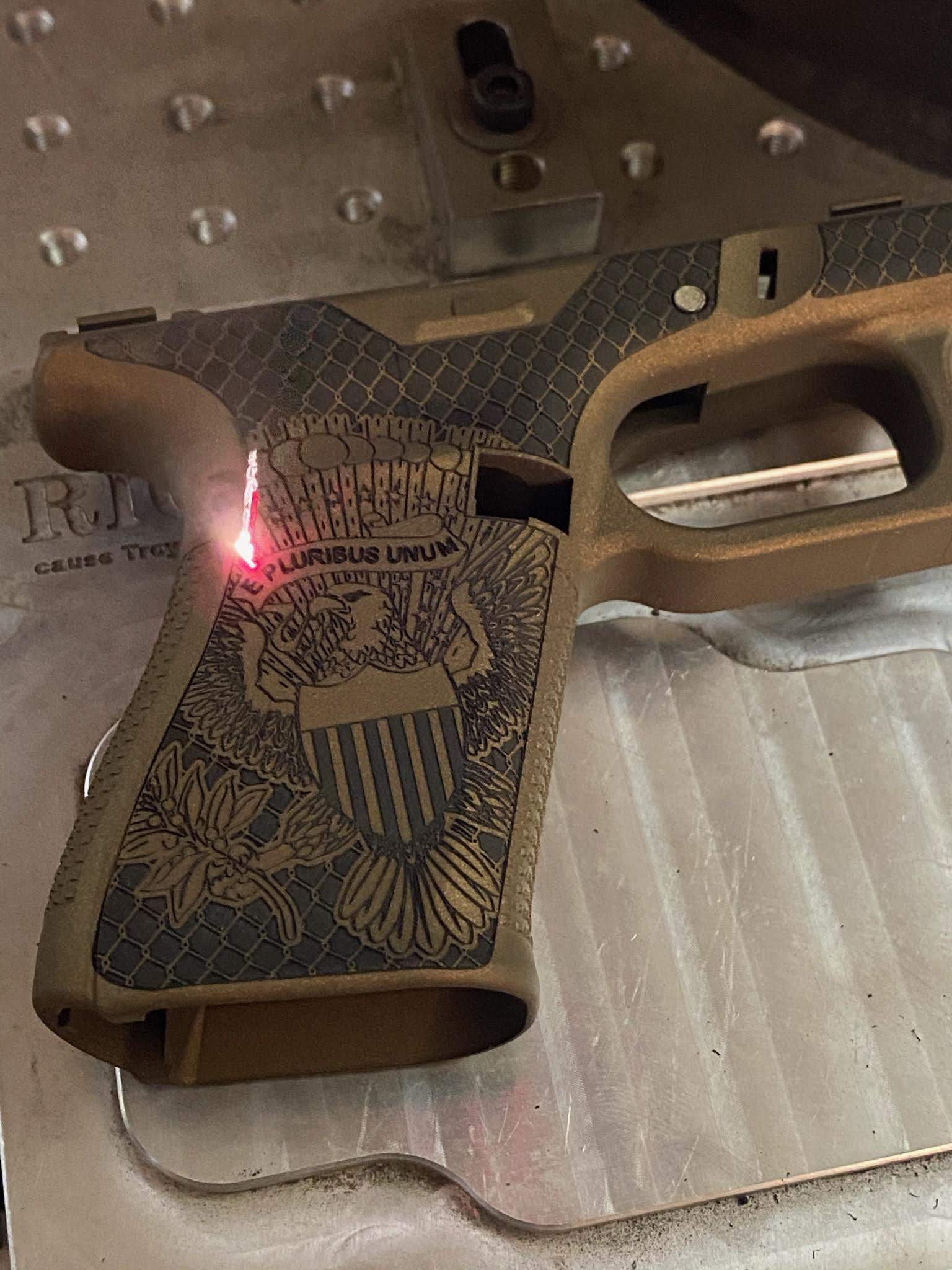 Grip engraved with the fiber laser